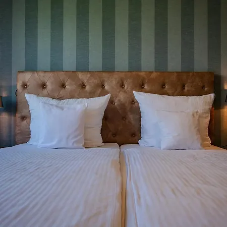 Waterfront21 & Hotel